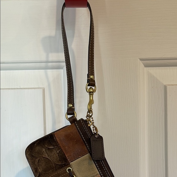 Crossbody and wristlet - Picture 5 of 10